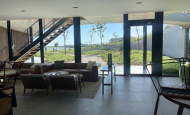 Lote sobre el lago central en venta en LOS PUENTES, NORDELTA.