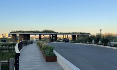 Lote sobre el lago central en venta en LOS PUENTES, NORDELTA.