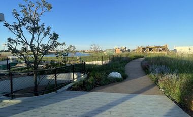 Lote sobre el lago central en venta en LOS PUENTES, NORDELTA.