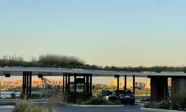 Lote sobre el lago central en venta en LOS PUENTES, NORDELTA.