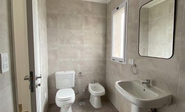 Dúplex en venta - 2 Dormitorios 2 Baños - Cochera - Cañuelas