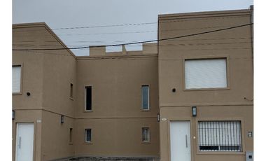 Dúplex en venta - 2 Dormitorios 2 Baños - Cochera - Cañuelas