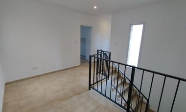 Dúplex en venta - 2 Dormitorios 2 Baños - Cochera - Cañuelas