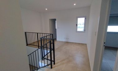Dúplex en venta - 2 Dormitorios 2 Baños - Cochera - Cañuelas