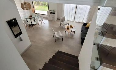 Casa en venta - 3 Dormitorios 3 Baños - 252Mts2 - Villa Quisquizate, Córdoba