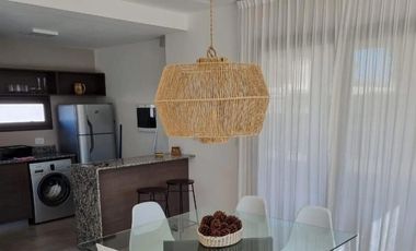 Casa en venta - 3 Dormitorios 3 Baños - 252Mts2 - Villa Quisquizate, Córdoba