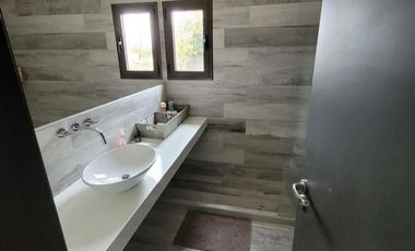 Casa en venta - 3 Dormitorios 3 Baños - 252Mts2 - Villa Quisquizate, Córdoba