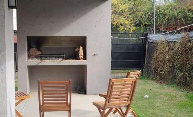 Casa en venta - 3 Dormitorios 3 Baños - 252Mts2 - Villa Quisquizate, Córdoba