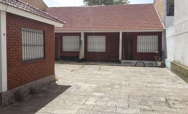 Casa en venta - 2 Dormitorios 1 Baño - Cochera - 50Mts2 - Mar del Tuyú