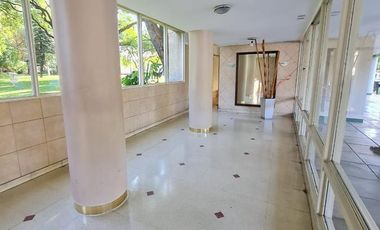 Departamento en  Torre de 4 amb.