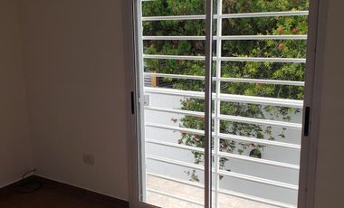 PH en venta - 2 Dormitorios 3 Baños - 72Mts2 - Don Bosco, Quilmes