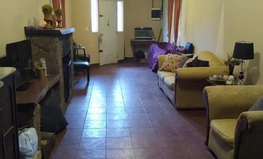 Casa en venta - 2 Dormitorios 1 Baño - Cocheras - 1.900Mts2 - Cañuelas