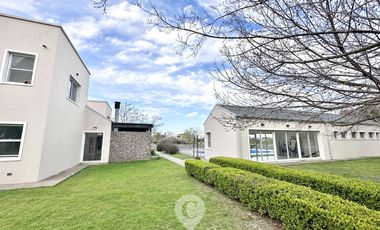 Depto en venta en barrio cerrado Altos del Casco, Zarate. Amenities.