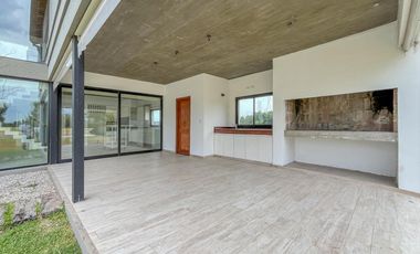 Casa de 3 dormitorios con pileta vista al golf