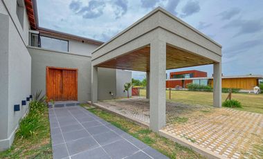 Casa de 3 dormitorios con pileta vista al golf