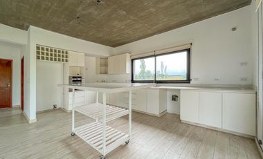 Casa de 3 dormitorios con pileta vista al golf