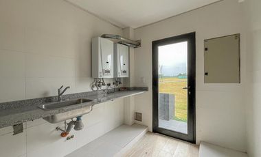 Casa de 3 dormitorios con pileta vista al golf