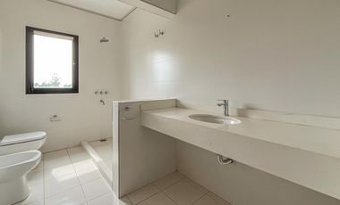 Casa de 3 dormitorios con pileta vista al golf