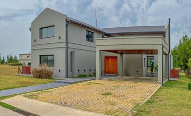 Casa de 3 dormitorios con pileta vista al golf