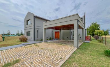 Casa de 3 dormitorios con pileta vista al golf