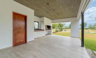 Casa de 3 dormitorios con pileta vista al golf