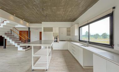 Casa de 3 dormitorios con pileta vista al golf