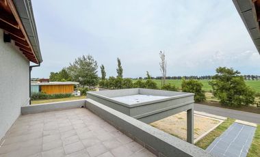 Casa de 3 dormitorios con pileta vista al golf