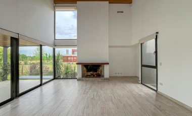 Casa de 3 dormitorios con pileta vista al golf