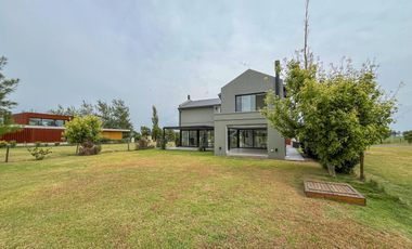 Casa de 3 dormitorios con pileta vista al golf