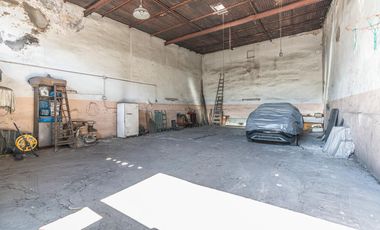 Casa en Flores en lote de 8,66 x 45 con local y galpon