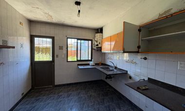 Casa en venta - 2 Dormitorios 1 Baño - La Matanza