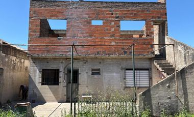Casa en venta - 2 Dormitorios 1 Baño - La Matanza