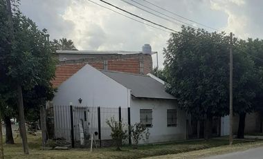 Casa en venta - 3 Dormitorios 2 Baños - Lima