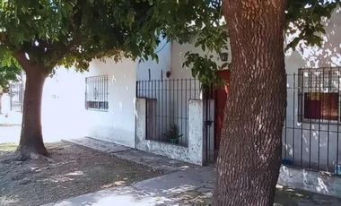 Casa en venta - 3 Dormitorios 2 Baños - Lima