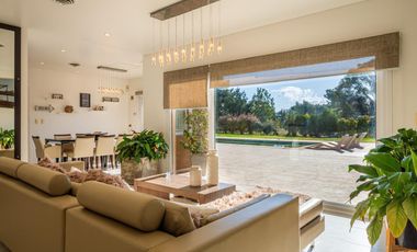 CASA CON PILETA EN VENTA EN BARRIO SAN RAFAEL