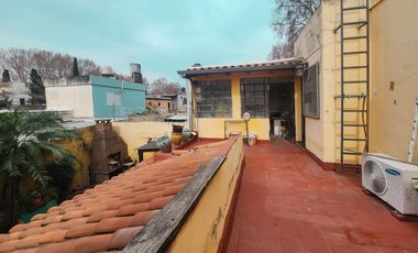 Casa de 3 dormitorios con cochera y de oportunidad en Echesortu