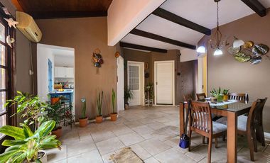 Casa de 3 dormitorios con cochera y de oportunidad en Echesortu