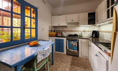 Casa de 3 dormitorios con cochera y de oportunidad en Echesortu