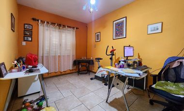 Casa de 3 dormitorios con cochera y de oportunidad en Echesortu