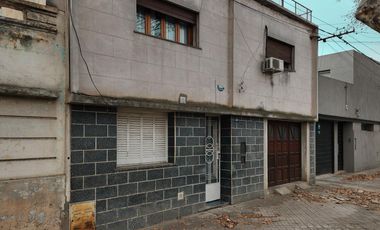 Casa de 3 dormitorios con cochera y de oportunidad en Echesortu