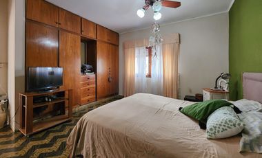 Casa de 3 dormitorios con cochera y de oportunidad en Echesortu