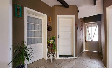 Casa de 3 dormitorios con cochera y de oportunidad en Echesortu