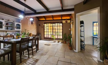 Casa de 3 dormitorios con cochera y de oportunidad en Echesortu