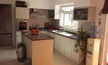 Casa en venta - 3 Dormitorios 1 Baño - 300Mts2 - Oro Verde, Entre Ríos