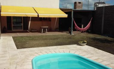 Casa en venta - 3 Dormitorios 1 Baño - 300Mts2 - Oro Verde, Entre Ríos
