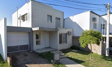 Casa en venta - 3 Dormitorios 1 Baño - 300Mts2 - Oro Verde, Entre Ríos