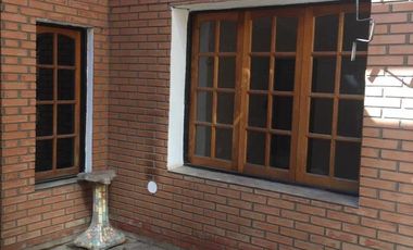 Casa en venta - 6 Dormitorios 3 Baños - Cochera - 278Mts2 - General Pueyrredón, Córdoba