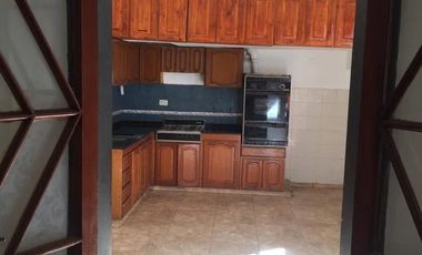Casa en venta - 6 Dormitorios 3 Baños - Cochera - 278Mts2 - General Pueyrredón, Córdoba