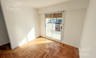 Venta Departamento Piso Belgrano Tres Ambientes Balcón Aterrazado Frente Cochera APTO CREDITO