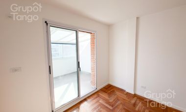 Venta Departamento Piso Belgrano Tres Ambientes Balcón Aterrazado Frente Cochera APTO CREDITO